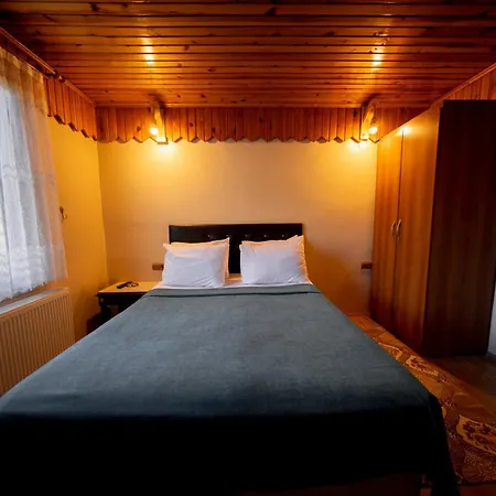Abant Zuemruet Dag Evi Bed & Breakfast *